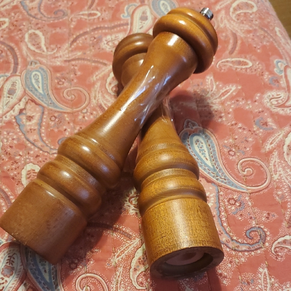 Stylish Wooden Grinder Set